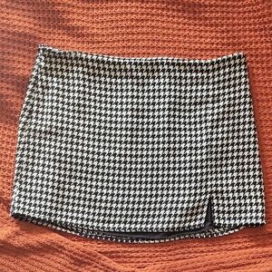 Old Navy Black and White Houndstooth  Skirt